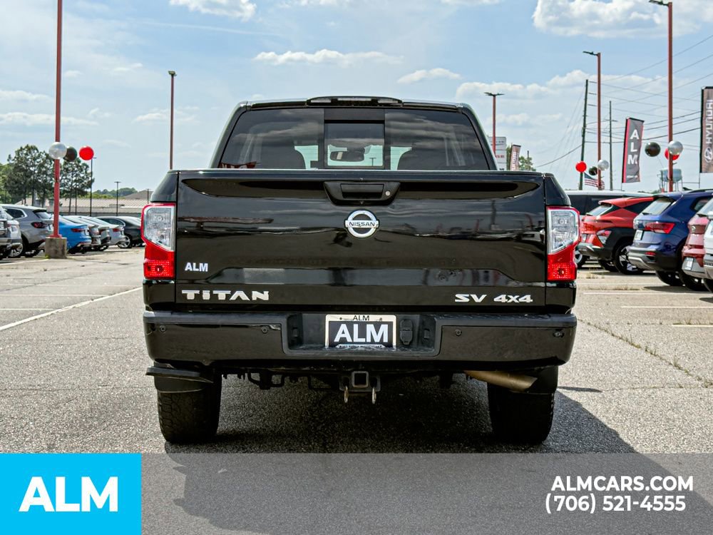 Used 2018 Nissan Titan SV w/ SV Convenience Package AWD/4WD image 5