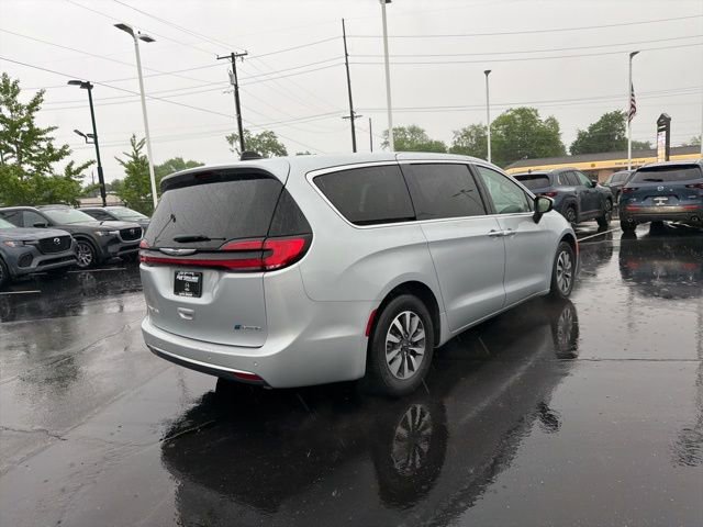 Used 2023 Chrysler Pacifica Touring-L FWD image 8