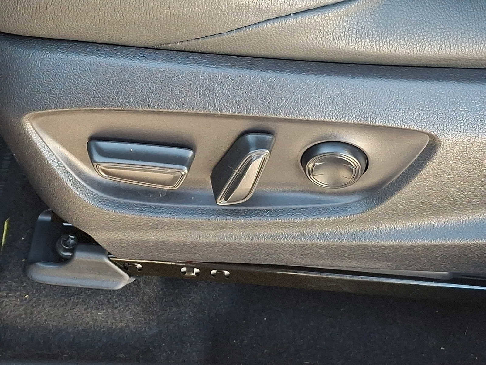 Certified 2025 Toyota bZ4X AWD image 29