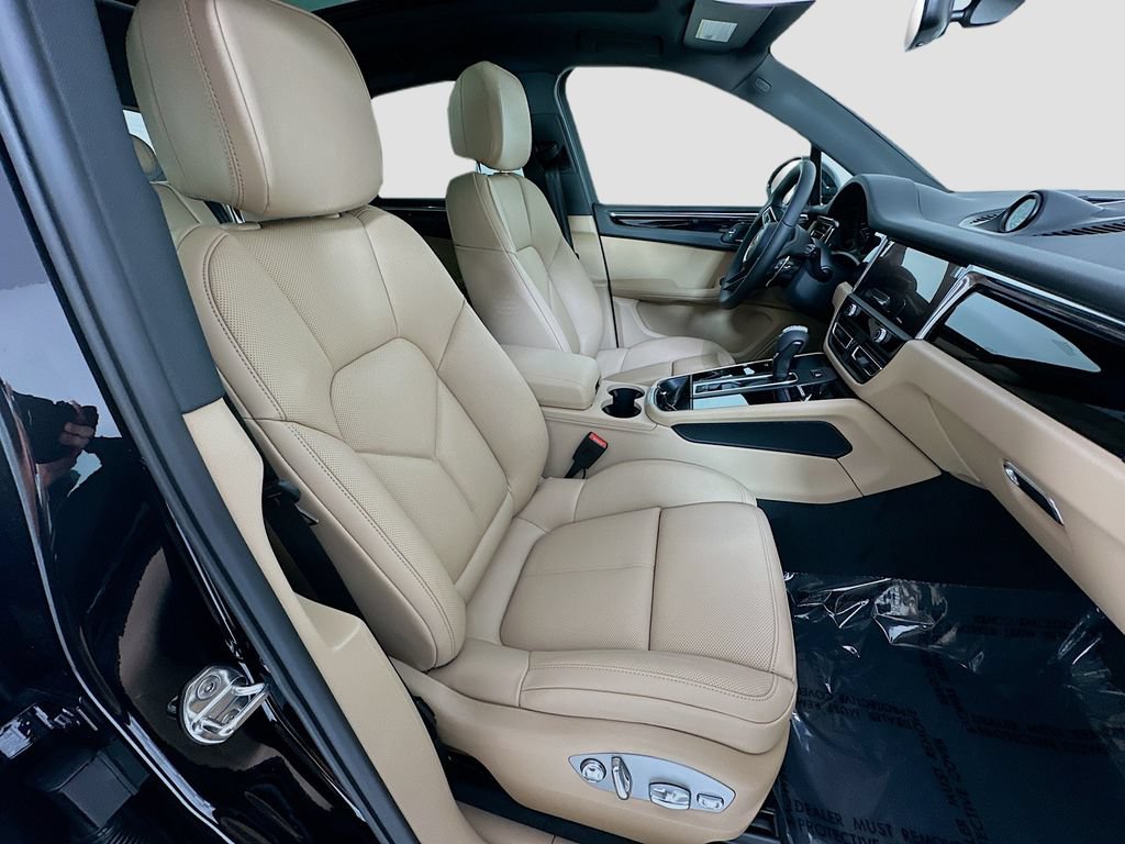 New 2026 Porsche Macan AWD/4WD image 30