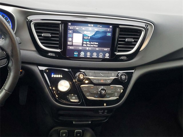 Certified 2020 Chrysler Pacifica Touring-L image 14