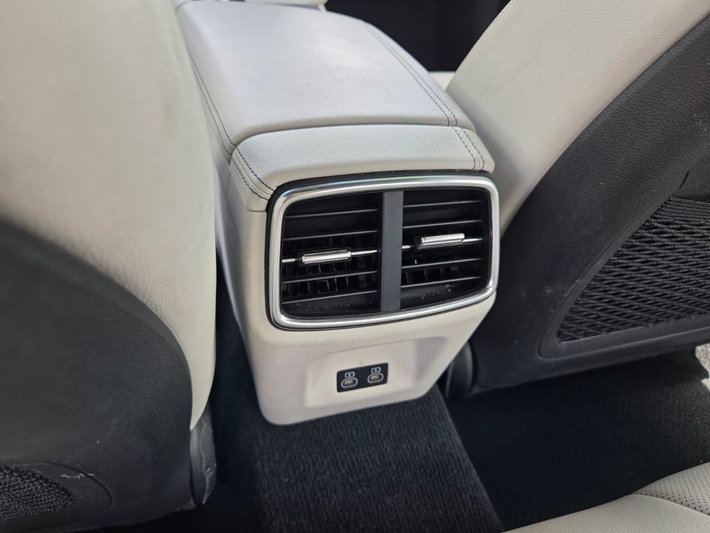 Used 2025 Genesis G70 2.5T RWD image 7