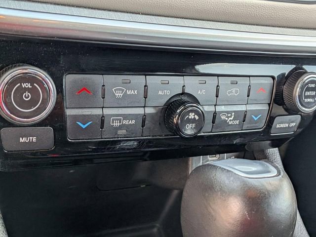 Used 2025 Jeep Compass Limited AWD/4WD image 24
