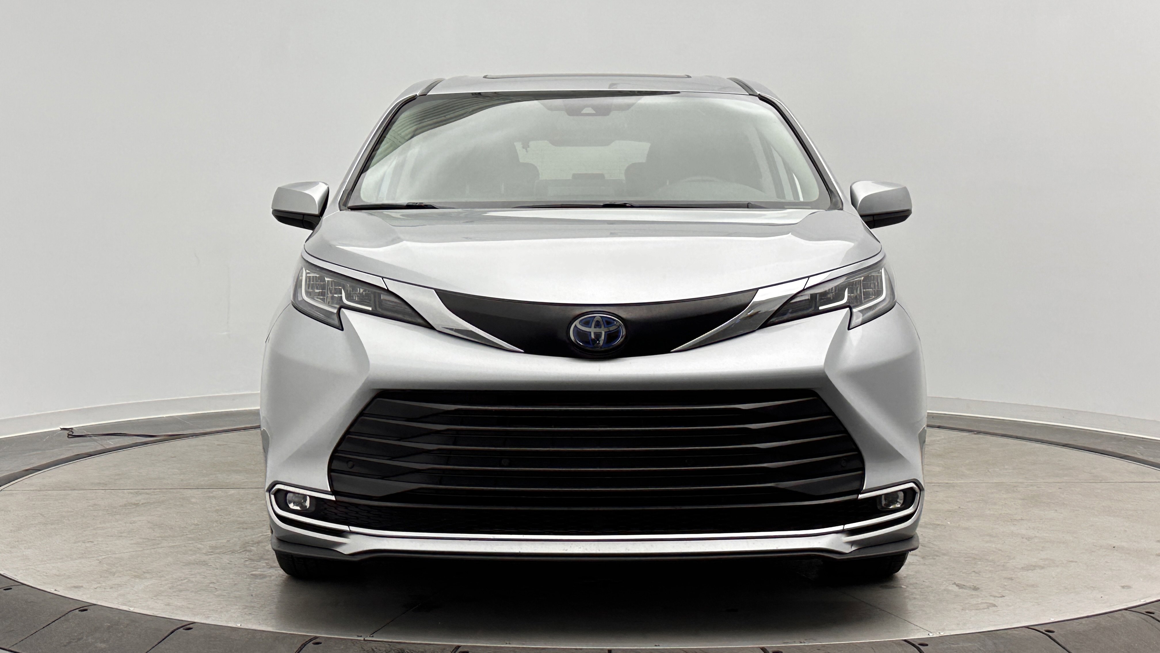 Used 2022 Toyota Sienna XLE FWD video 2
