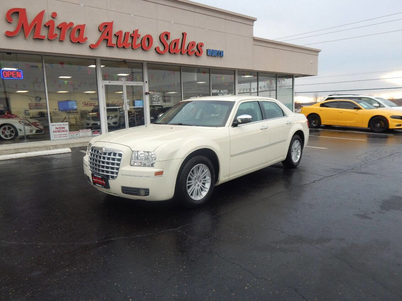 Used 2010 Chrysler 300 Touring image 3