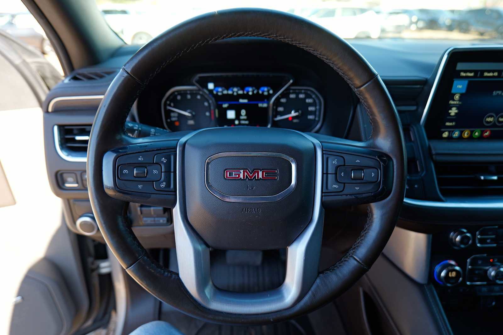 Used 2021 GMC Yukon XL SLT w/ SLT Luxury Plus Package image 12