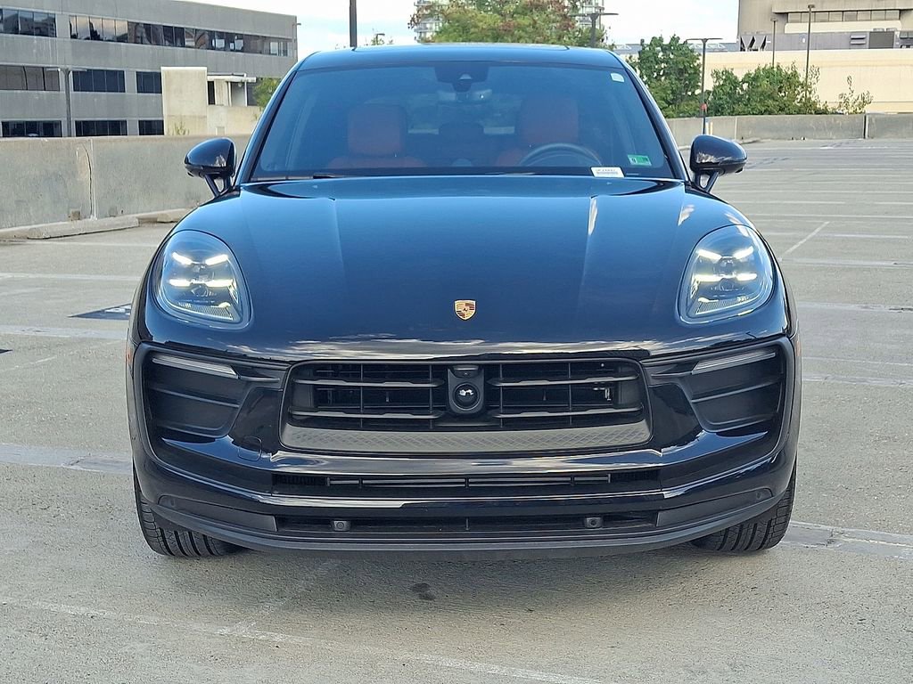 Certified 2025 Porsche Macan image 6