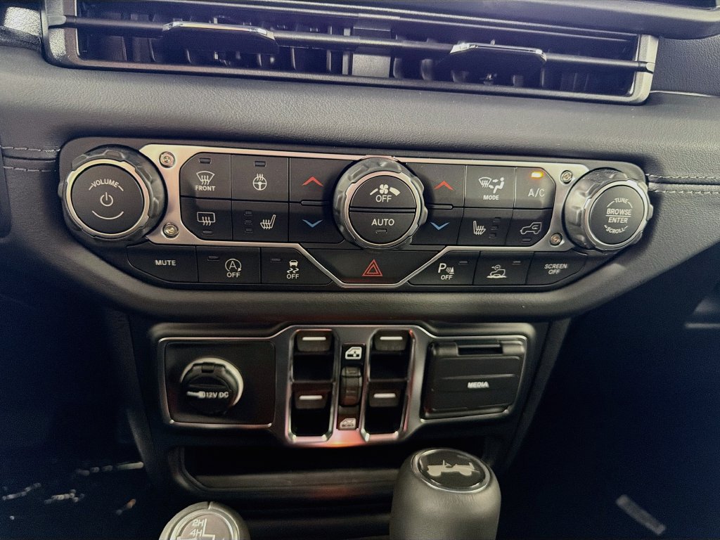 New 2027 Jeep Wrangler Unlimited Sahara AWD/4WD image 16