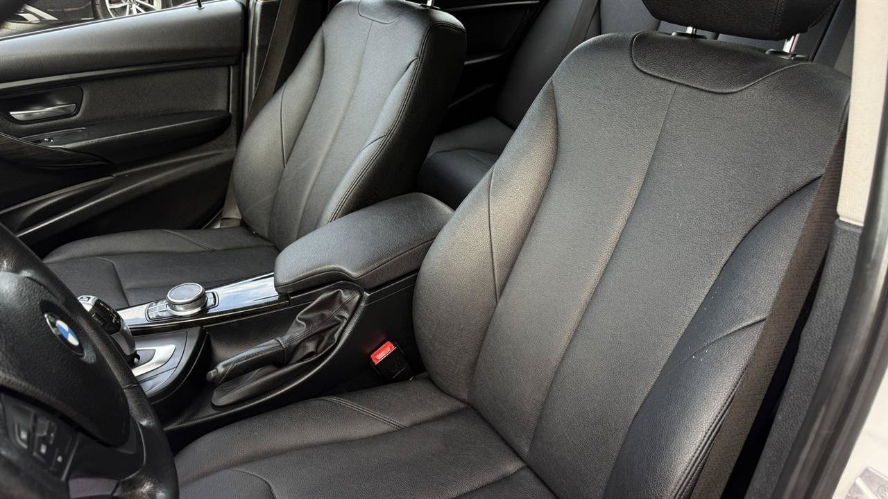 Used 2018 BMW 320i xDrive Sedan AWD/4WD image 28