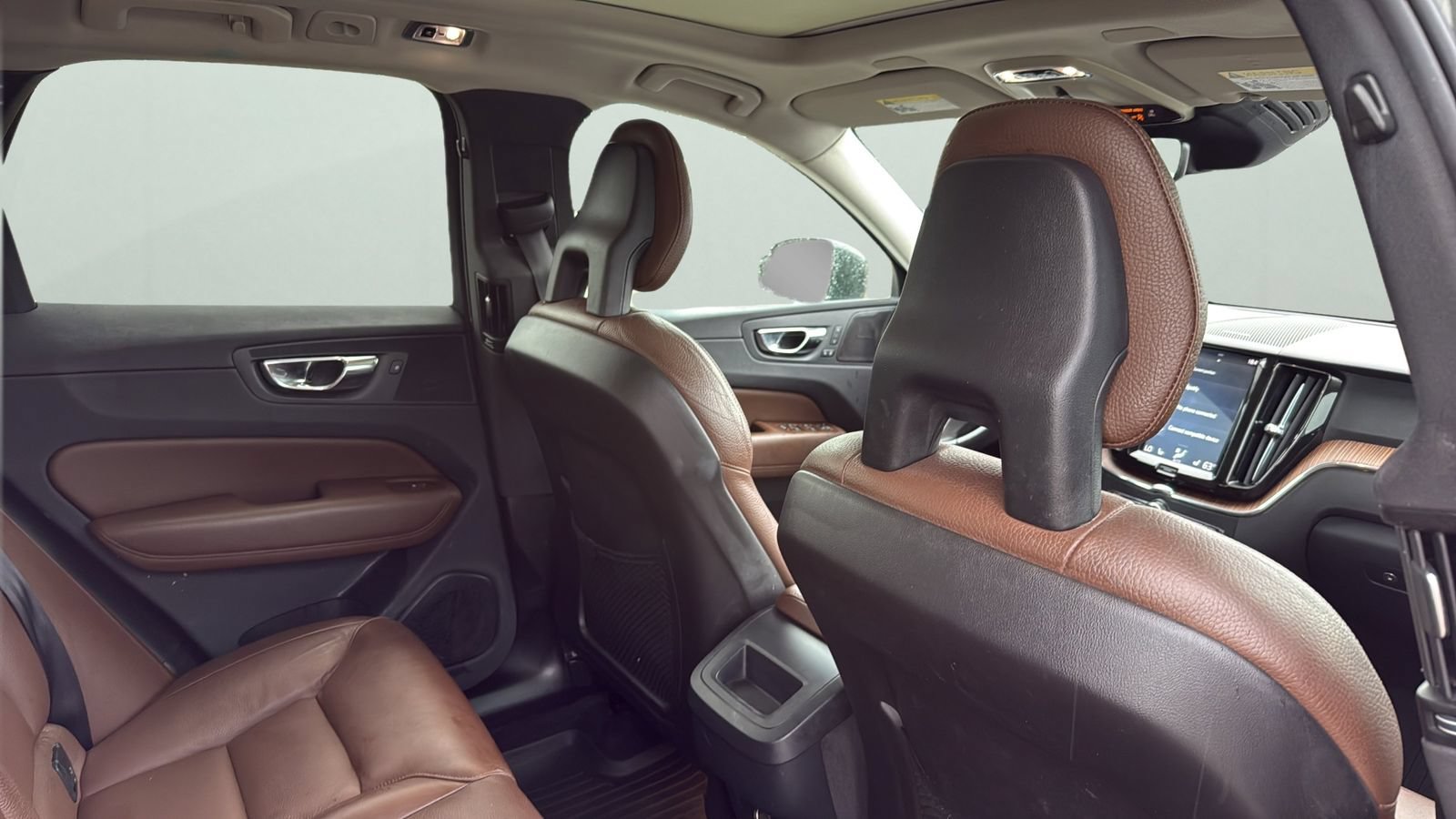 Used 2019 Volvo XC60 T5 Momentum w/ Multimedia Package AWD/4WD image 28