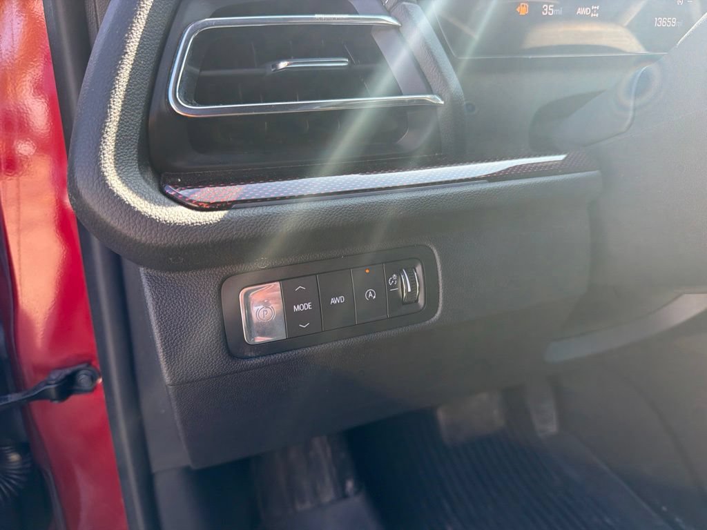 Used 2025 Chevrolet Traverse Z71 w/ LPO, Floor Liner Package AWD/4WD image 12