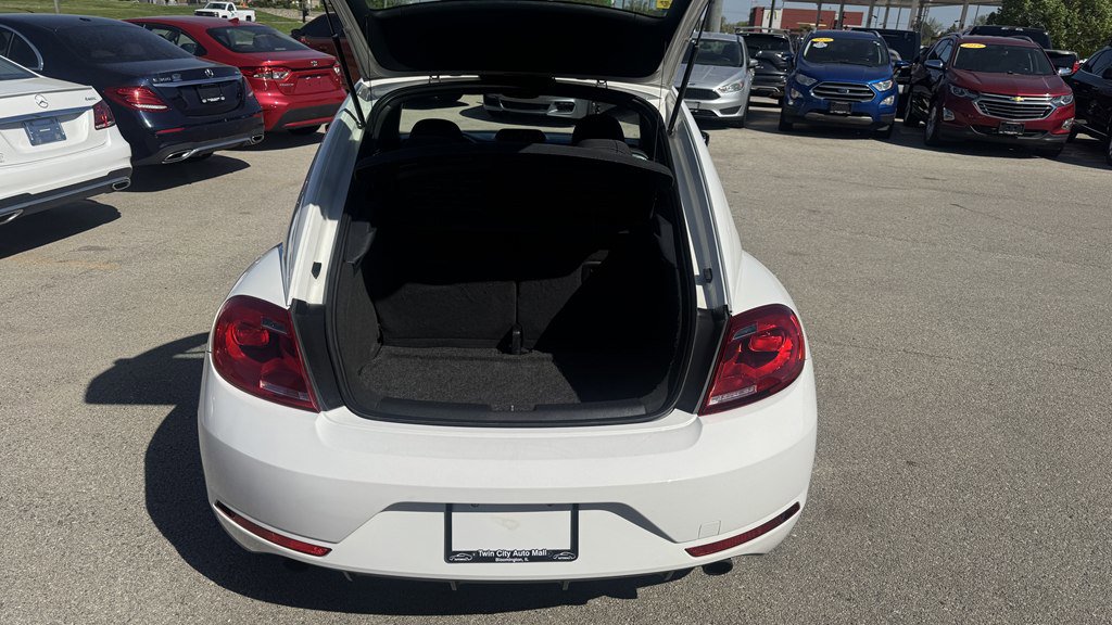 Used 2014 Volkswagen Beetle R-Line FWD image 11