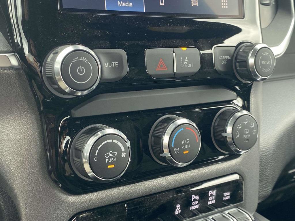 New 2026 RAM 1500 Express AWD/4WD image 22