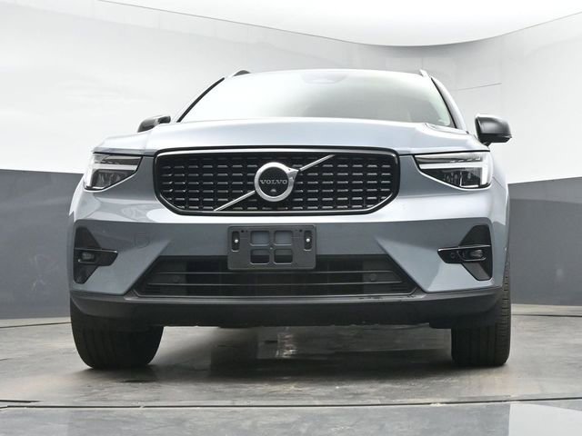 Used 2023 Volvo XC40 B5 Plus w/ Protection Package Premier AWD/4WD image 12