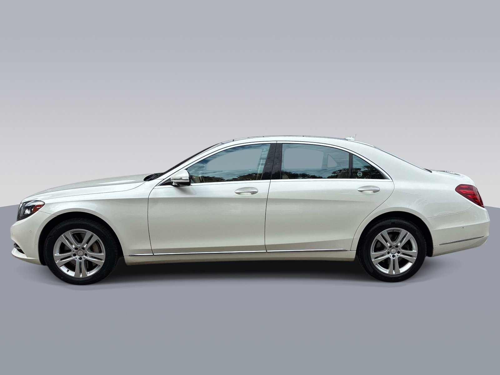 Used 2017 Mercedes-Benz S 550 4MATIC Sedan image 4