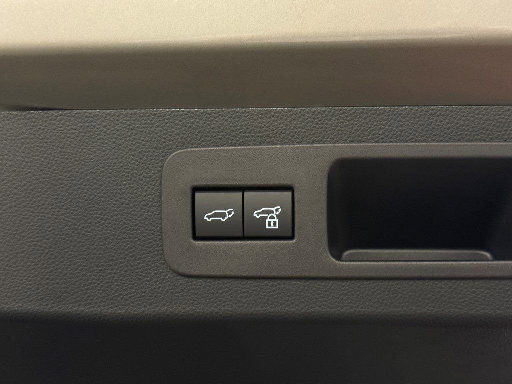 New 2025 Lexus LX 700h Luxury image 12