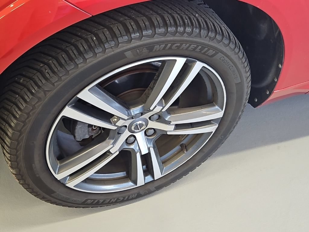 Used 2019 Volvo XC60 T5 Momentum w/ Protection Package Premier AWD/4WD image 12