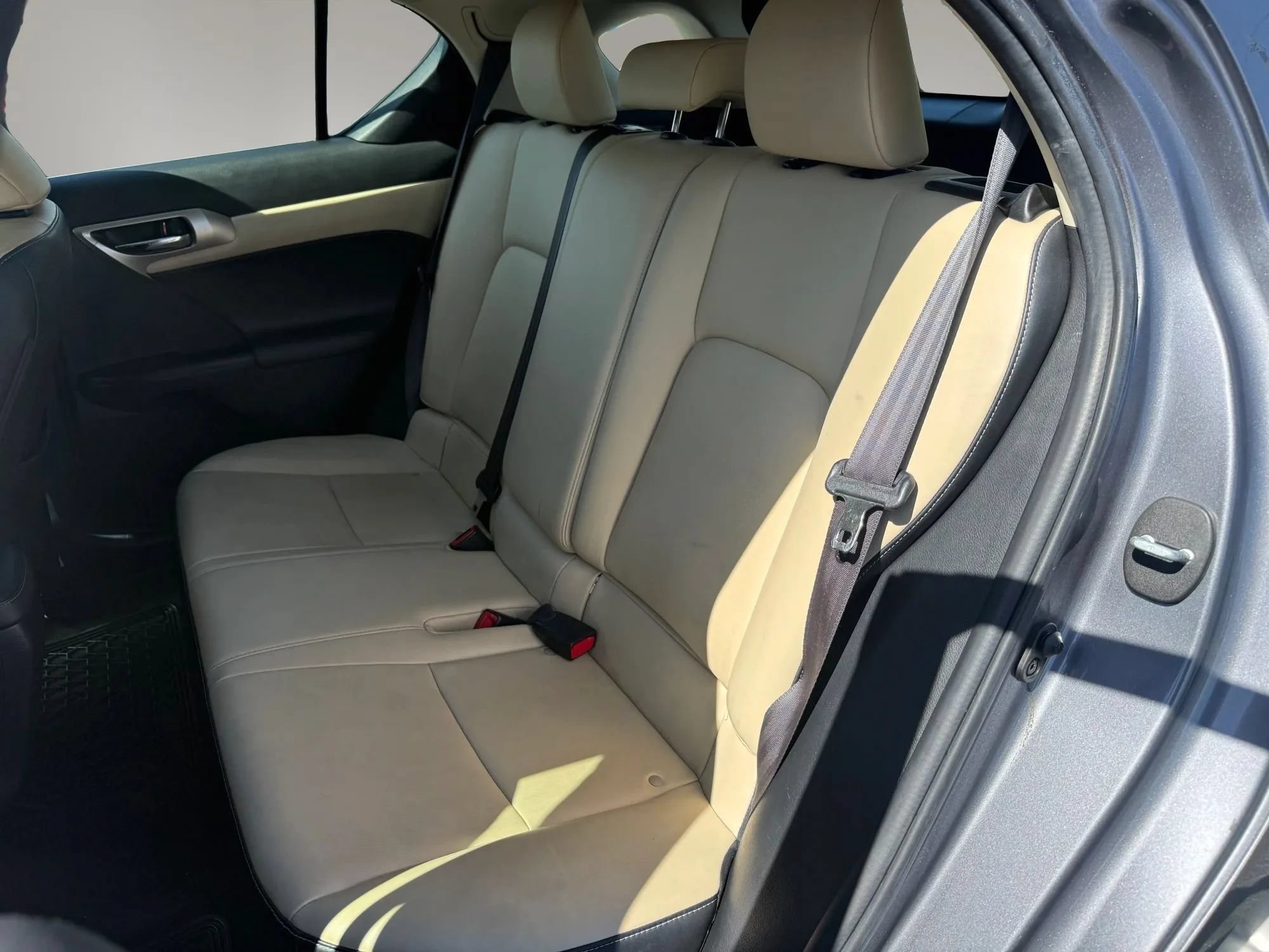 Used 2015 Lexus CT 200h w/ Navigation Package FWD image 26