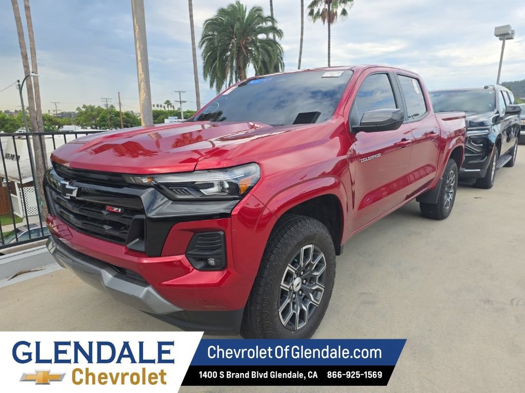 Used 2025 Chevrolet Colorado Z71 AWD/4WD image 2