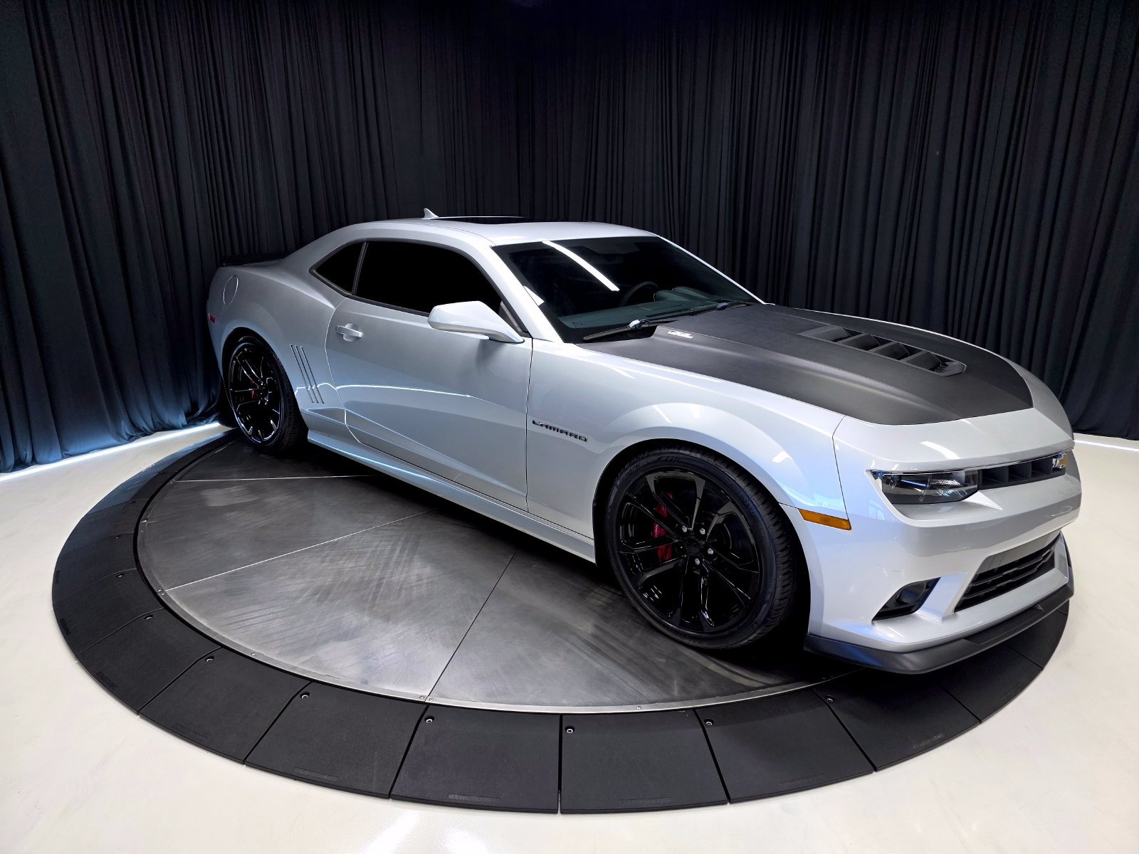 Used 2015 Chevrolet Camaro SS w/ SS Performance Package RWD image 15