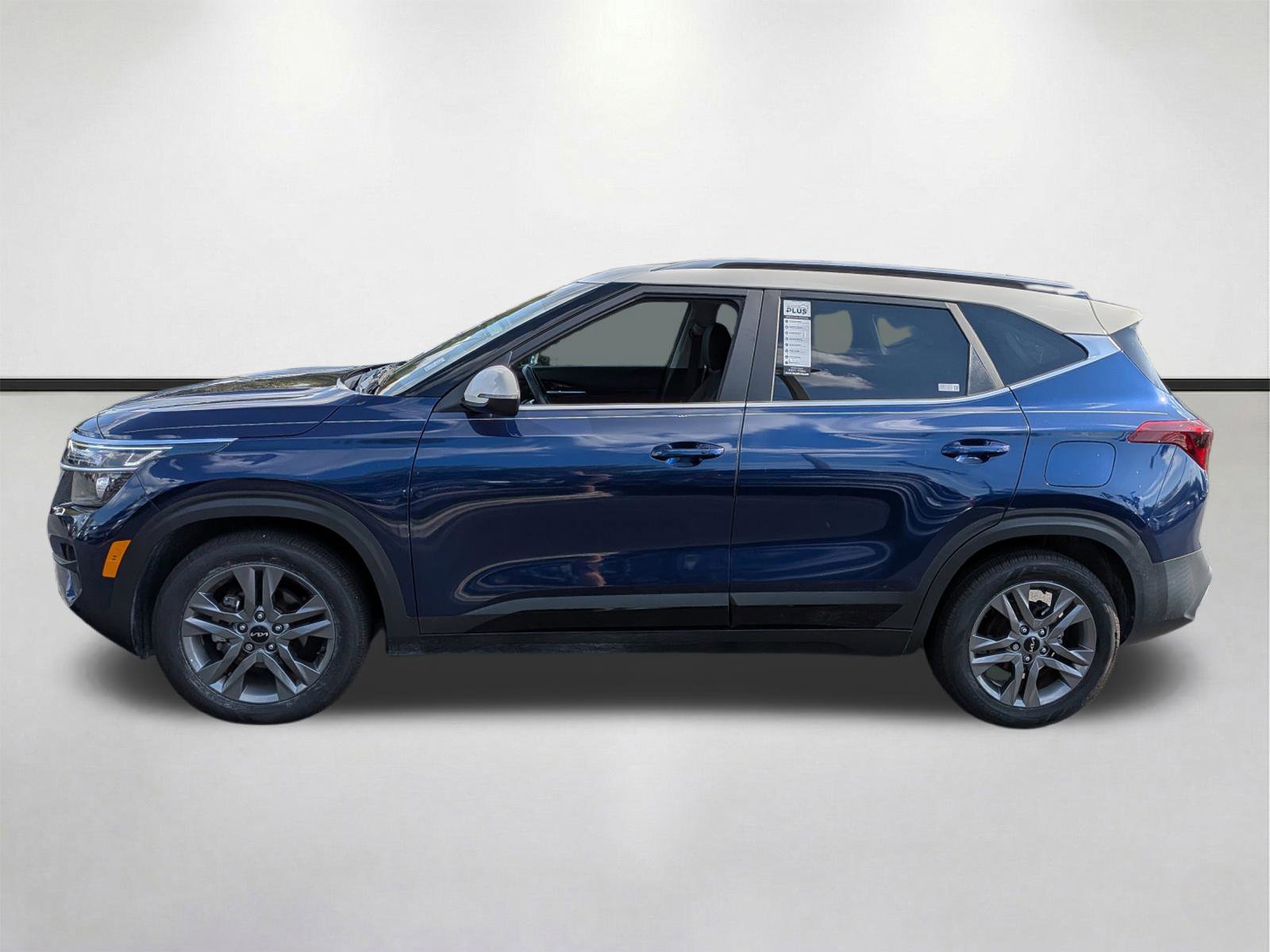 Used 2023 Kia Seltos S w/ Navigation Package image 7
