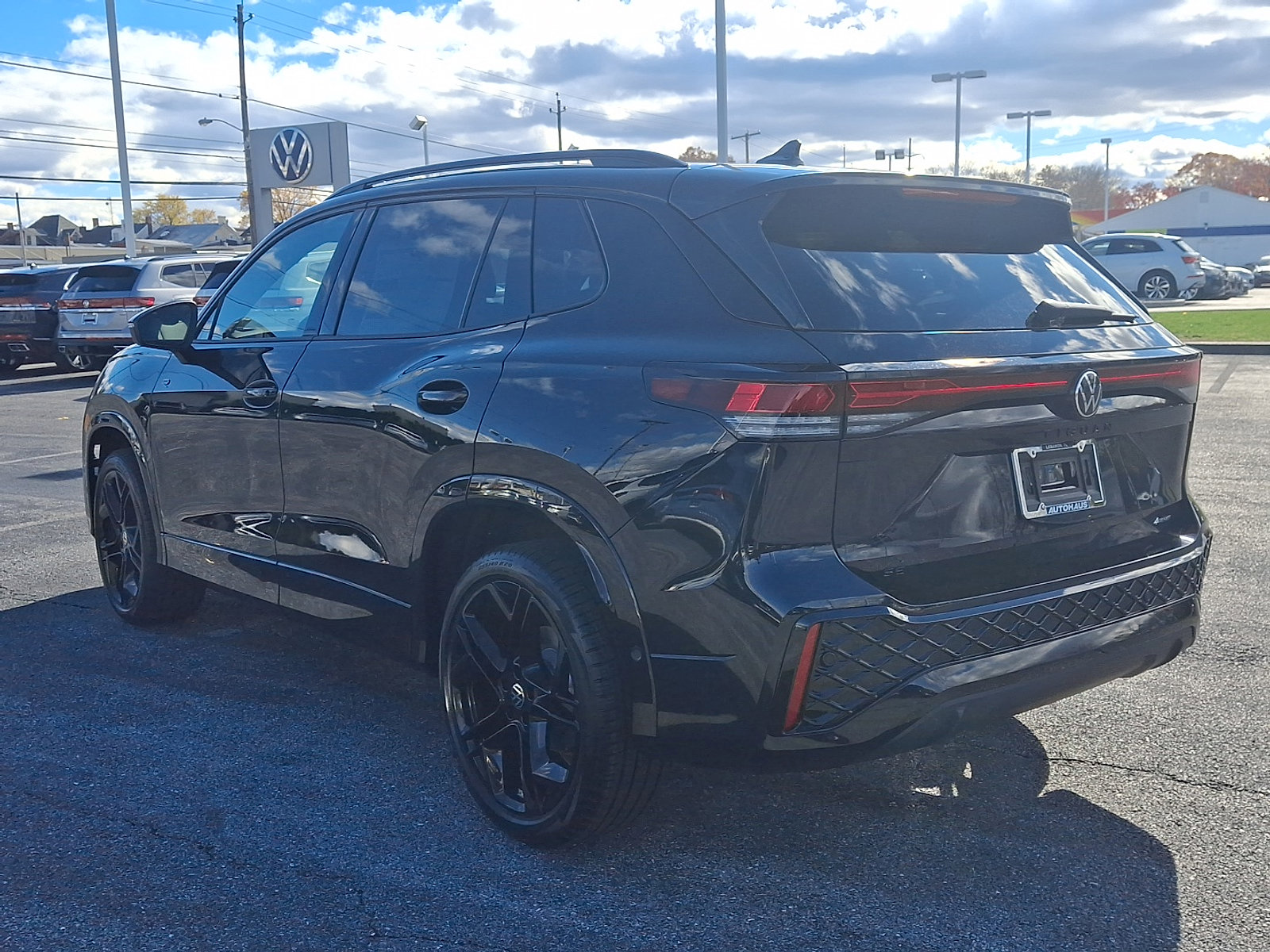 New 2026 Volkswagen Tiguan SE R-Line image 4