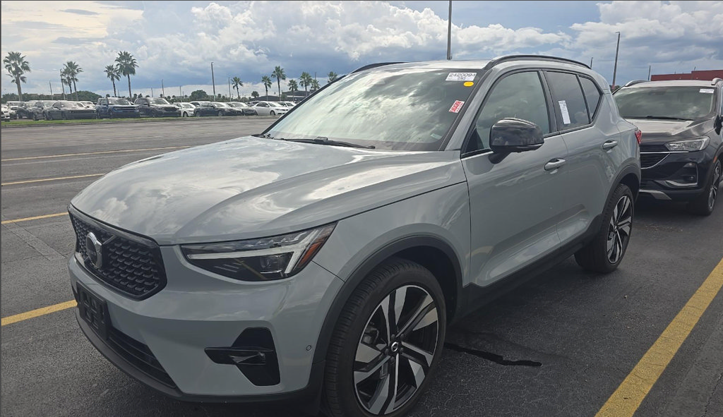 Used 2024 Volvo XC40 B5 Ultimate w/ Climate Package AWD/4WD image 1