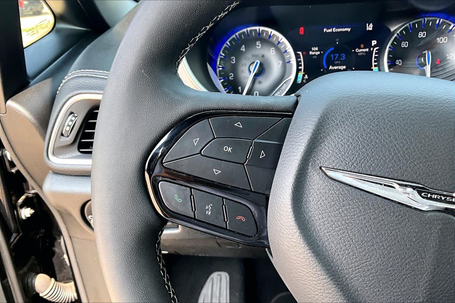 Used 2025 Chrysler Pacifica Limited FWD image 20