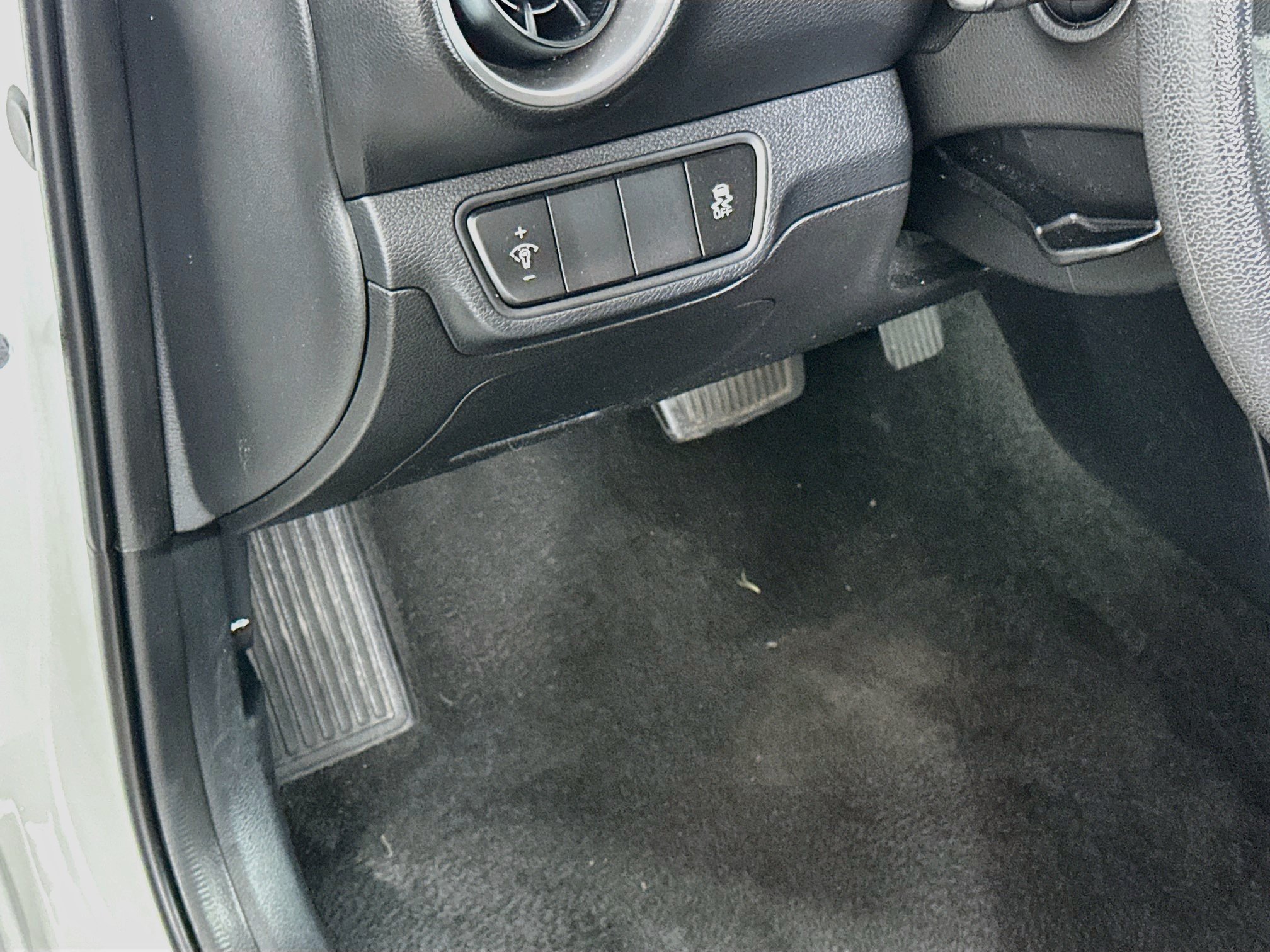 Used 2024 Kia Forte LXS FWD image 16