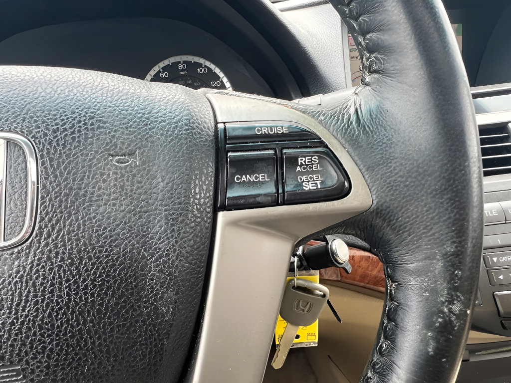 Used 2011 Honda Accord EX-L image 25