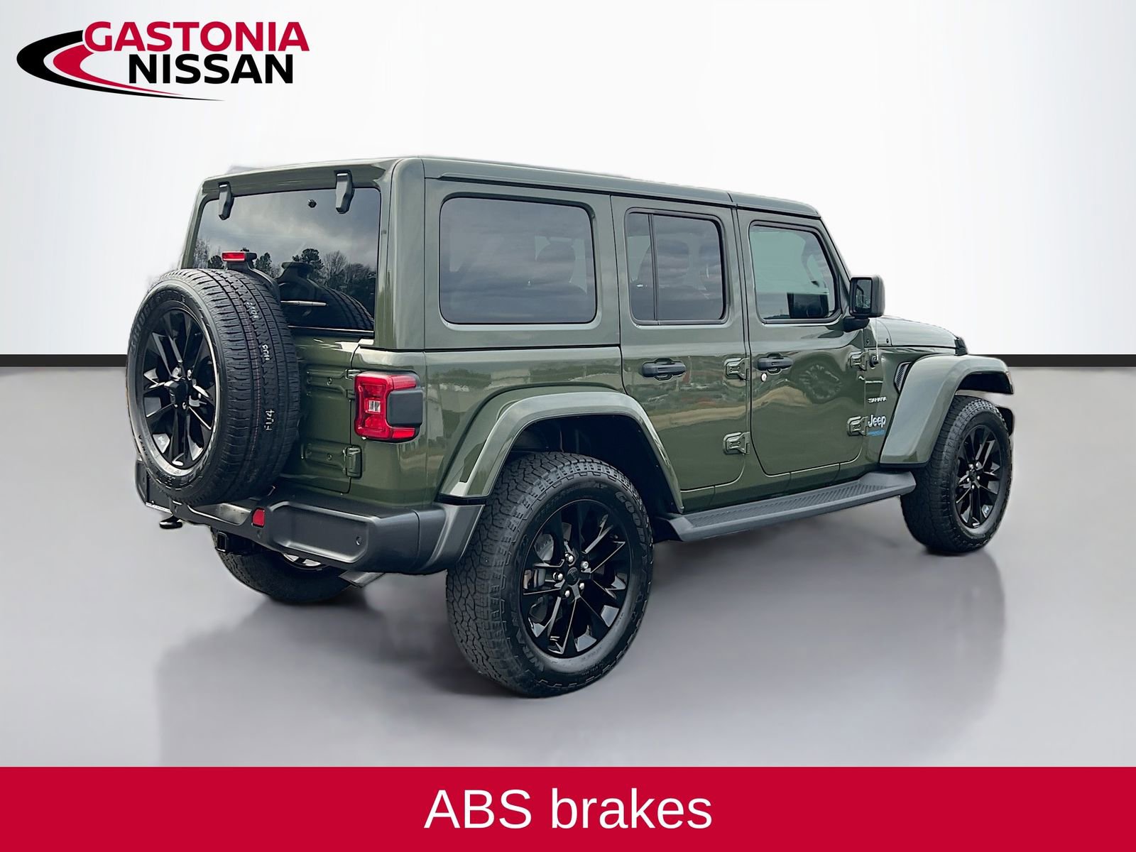 Used 2021 Jeep Wrangler Unlimited Sahara w/ Cold Weather Group image 9