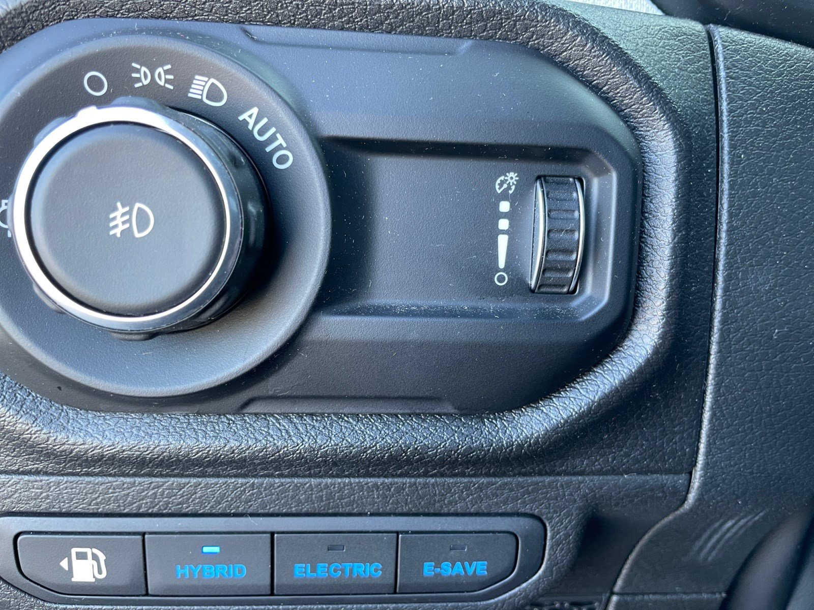 Used 2024 Jeep Wrangler Unlimited w/ Convenience Group AWD/4WD image 18