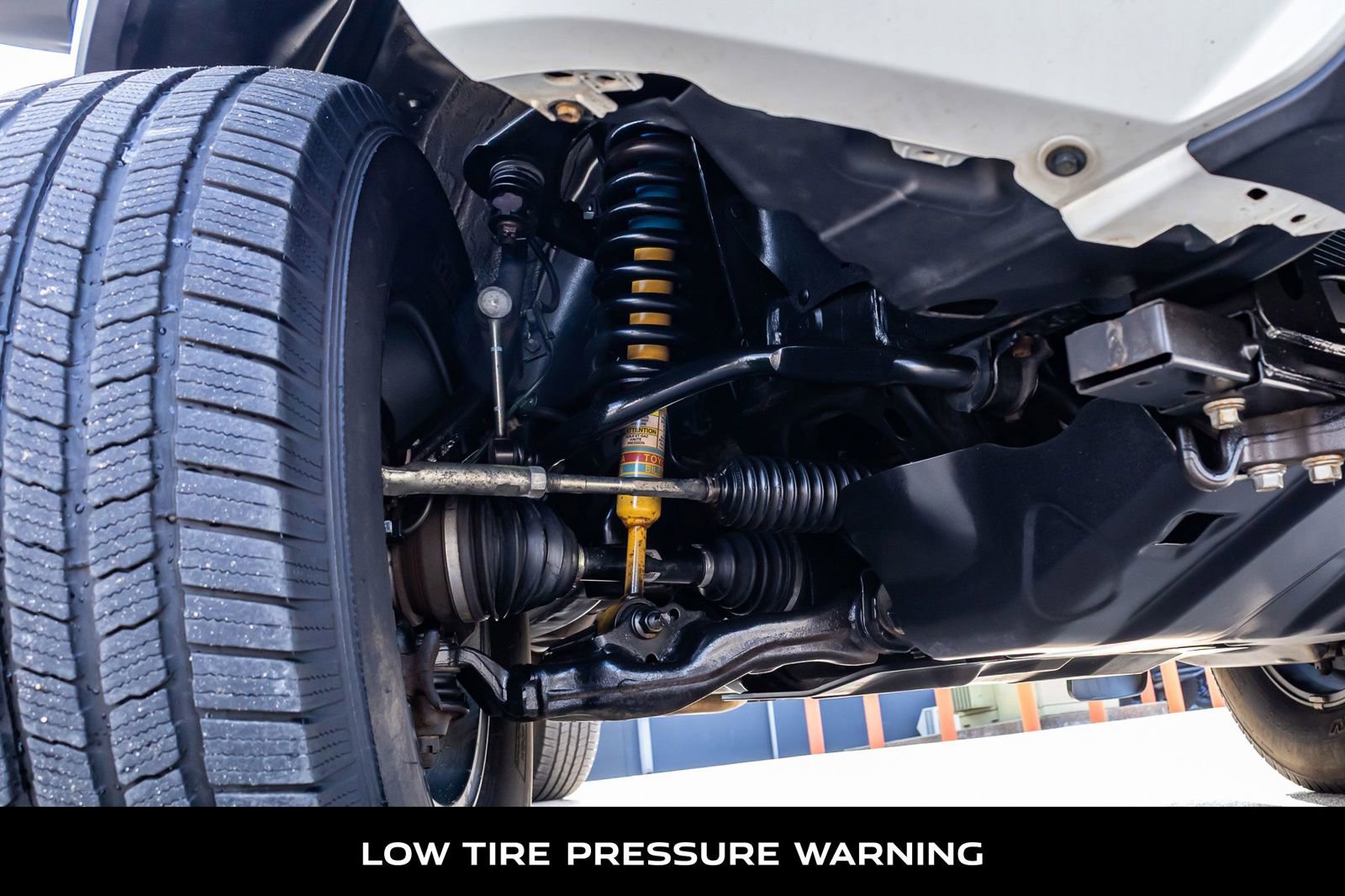 Used 2018 Toyota Tacoma TRD Off-Road w/ Technology Package image 12