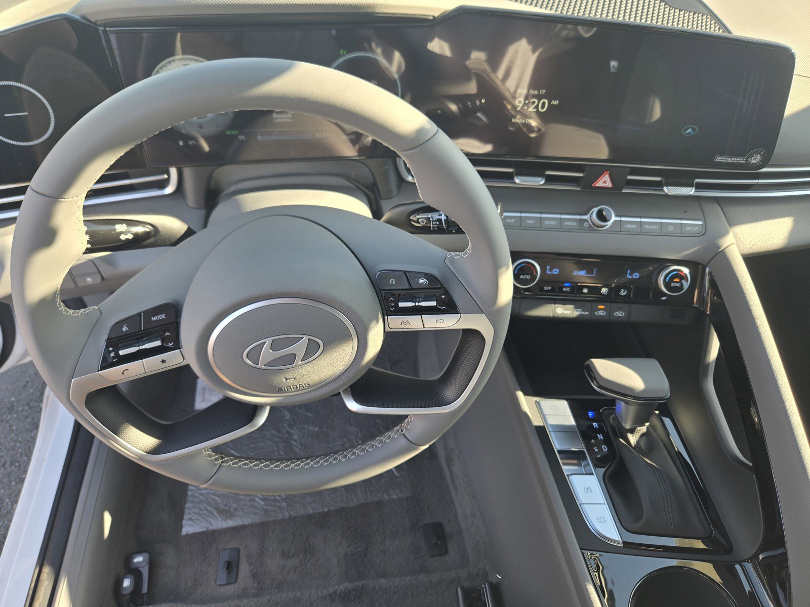 New 2025 Hyundai Elantra SEL image 22