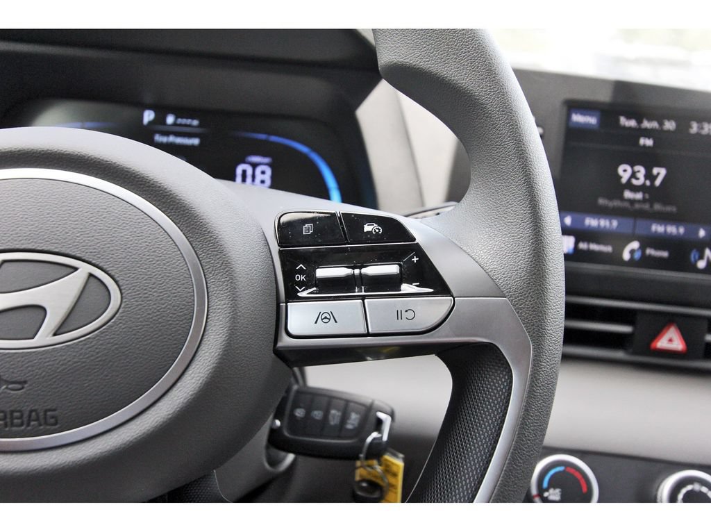 Used 2025 Hyundai Elantra SE FWD image 19
