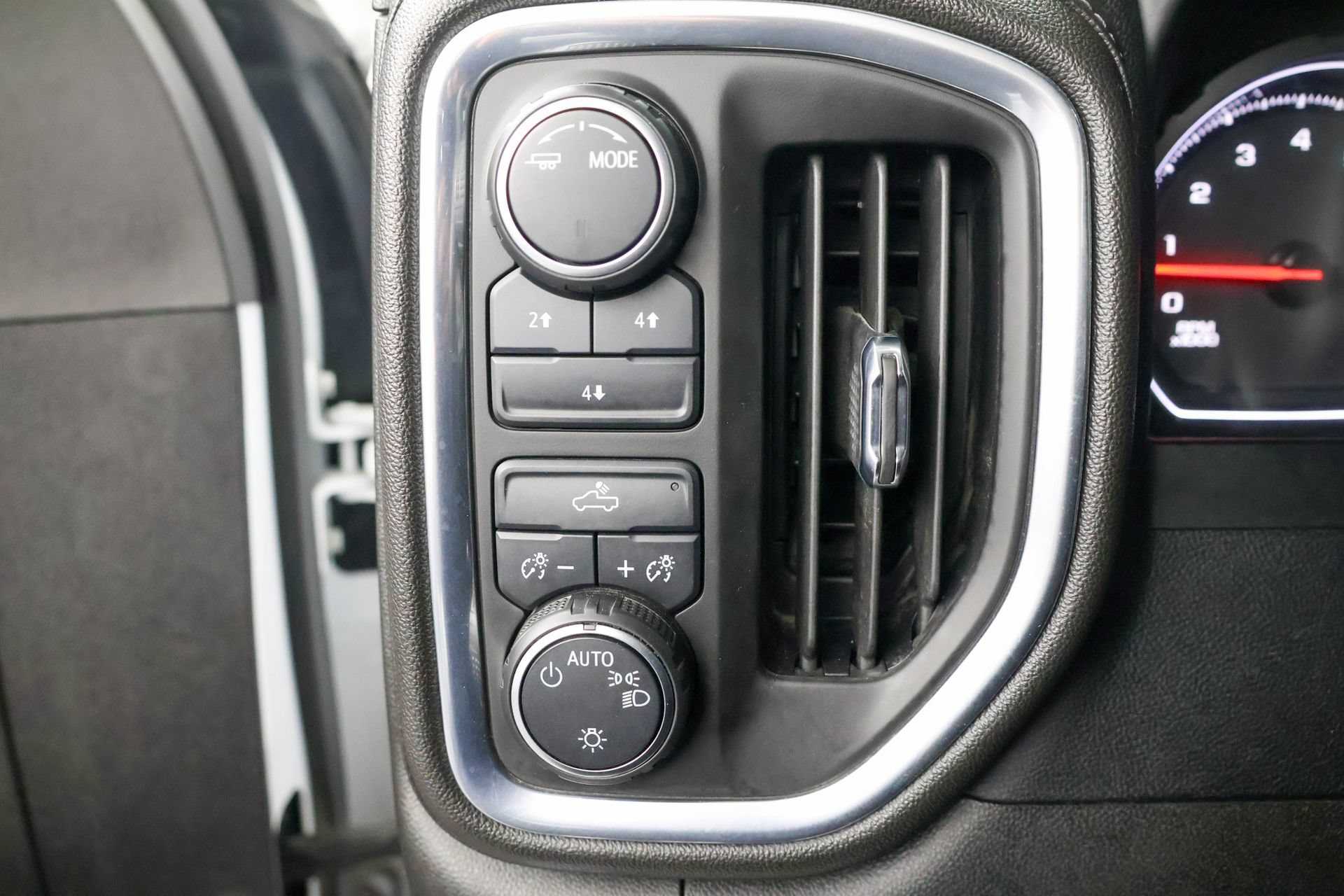 Used 2022 Chevrolet Silverado 2500 LT AWD/4WD image 24