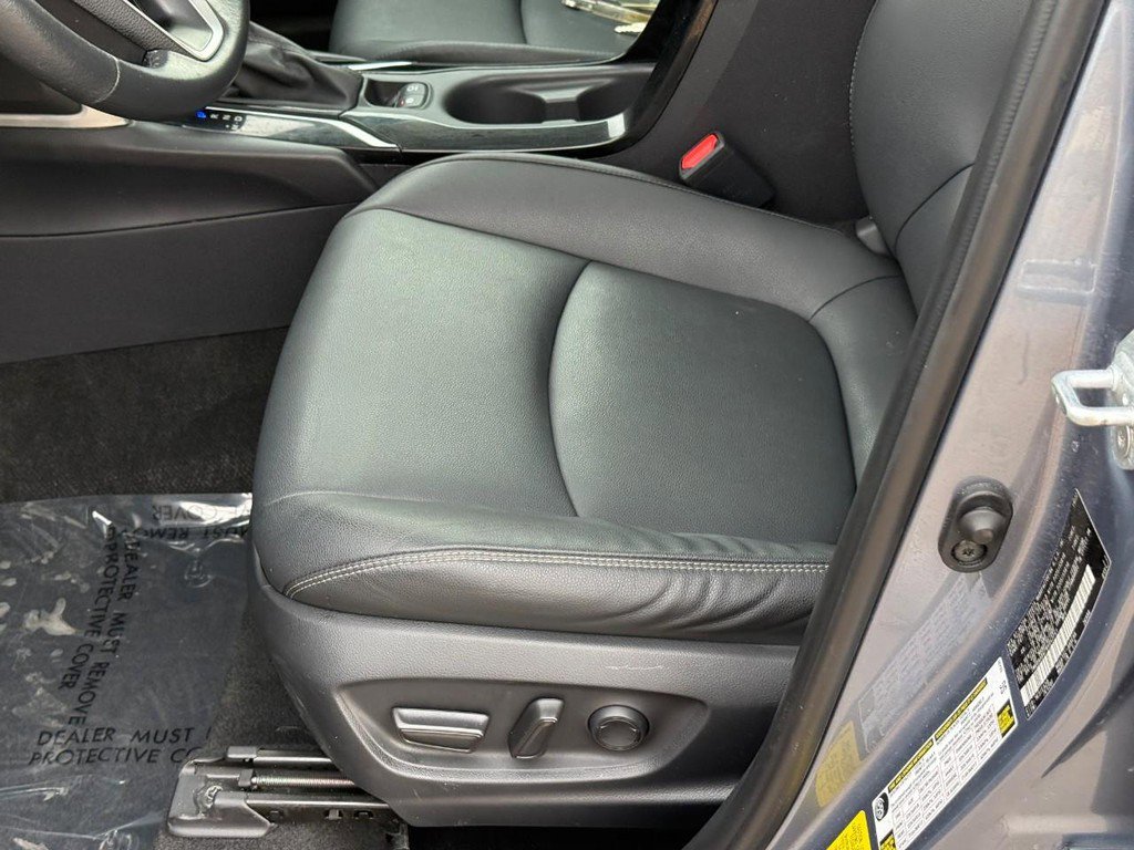Certified 2022 Toyota Corolla Cross XLE w/ Convenience Package image 18