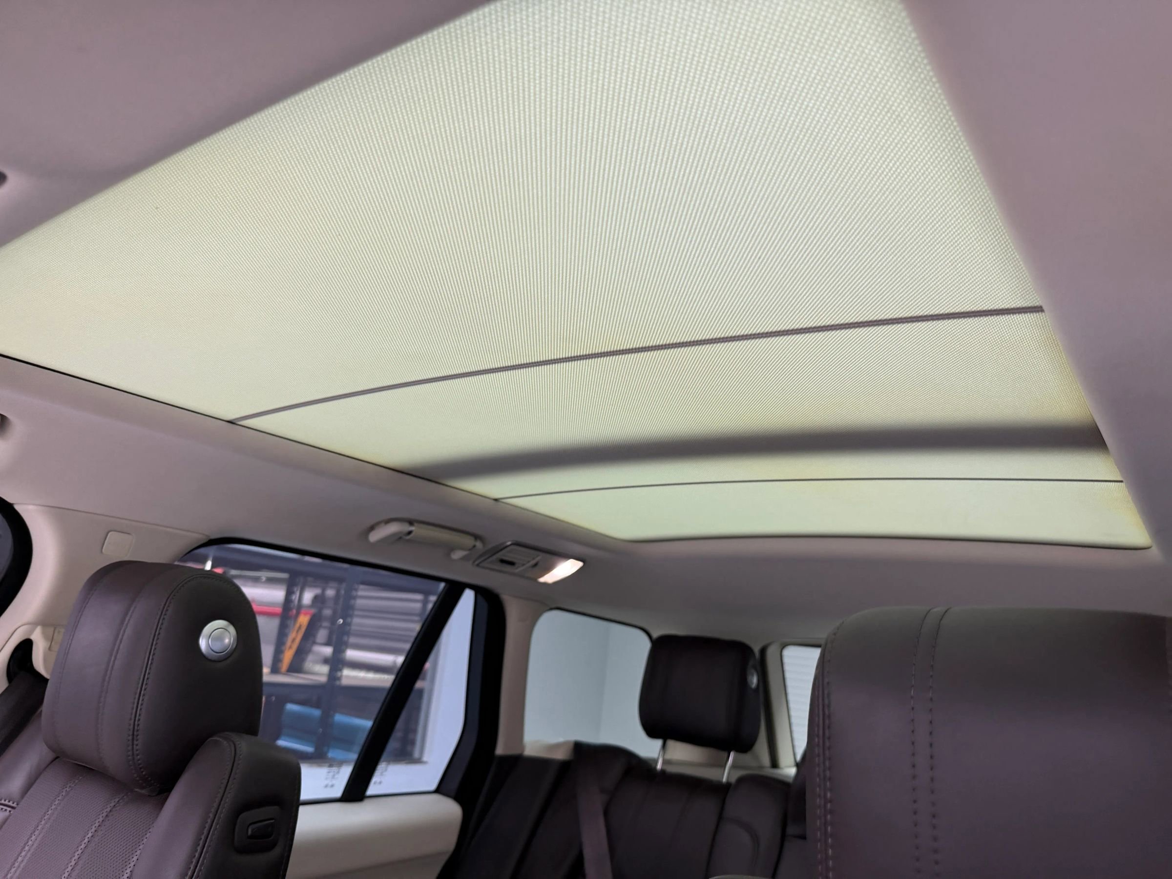 Used 2017 Land Rover Range Rover HSE image 49