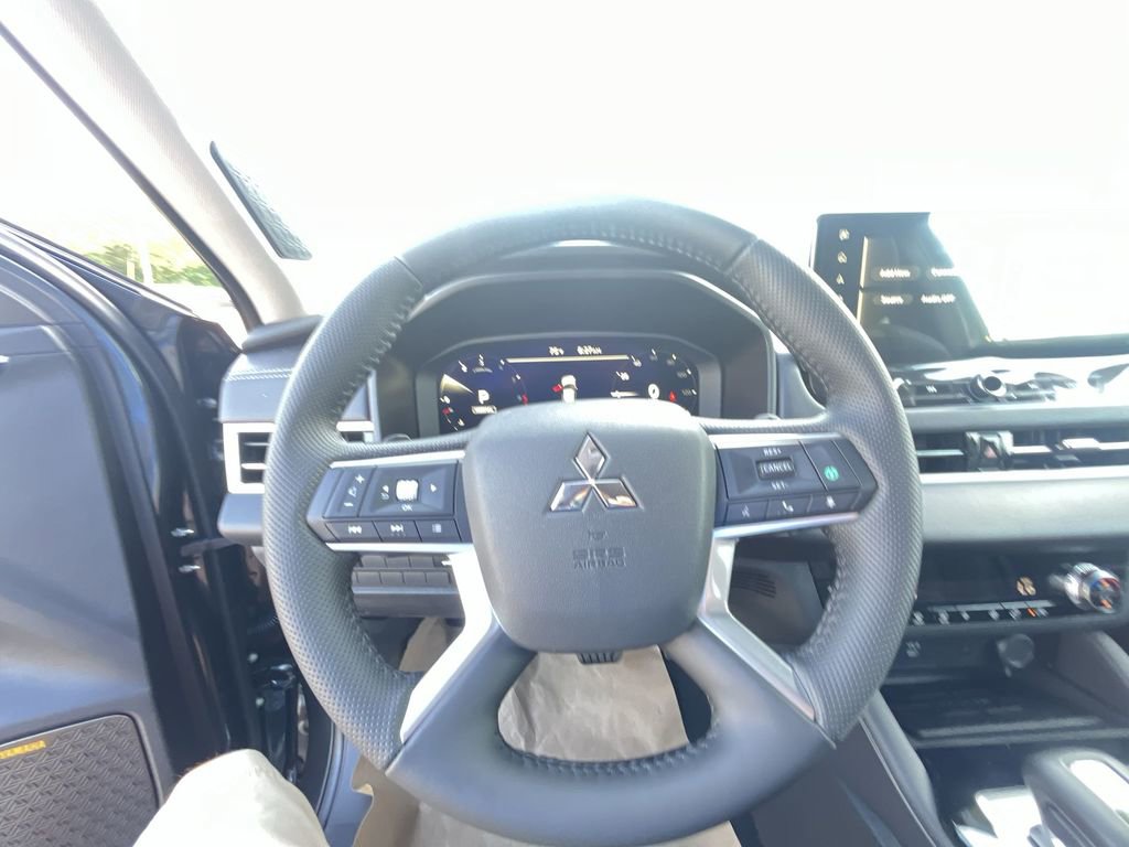 New 2025 Mitsubishi Outlander SE image 14