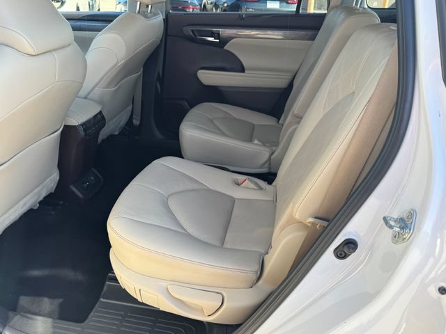 Used 2021 Toyota Highlander Platinum AWD/4WD image 17