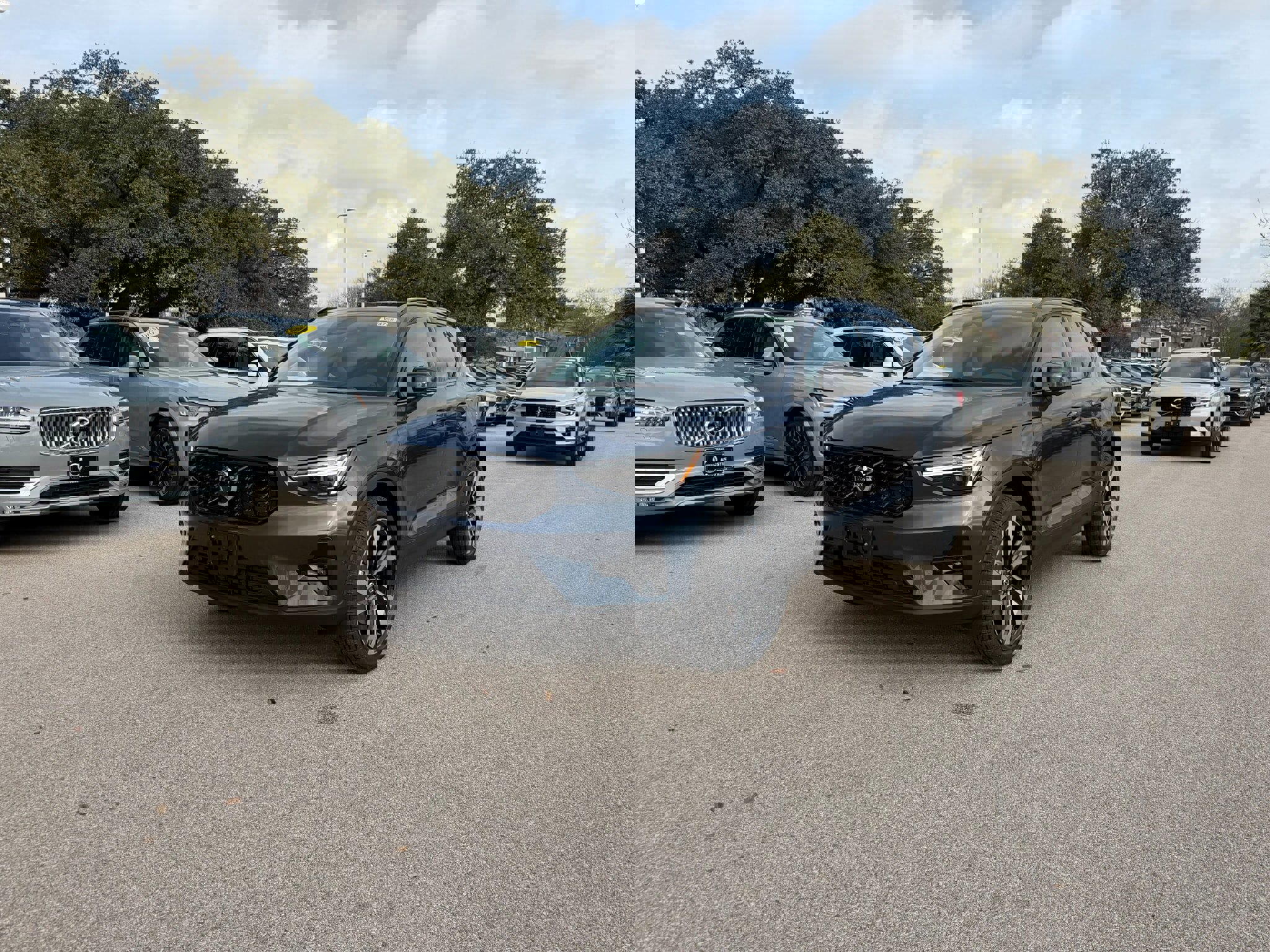 New 2026 Volvo XC40 B5 Plus w/ Climate Package image 2