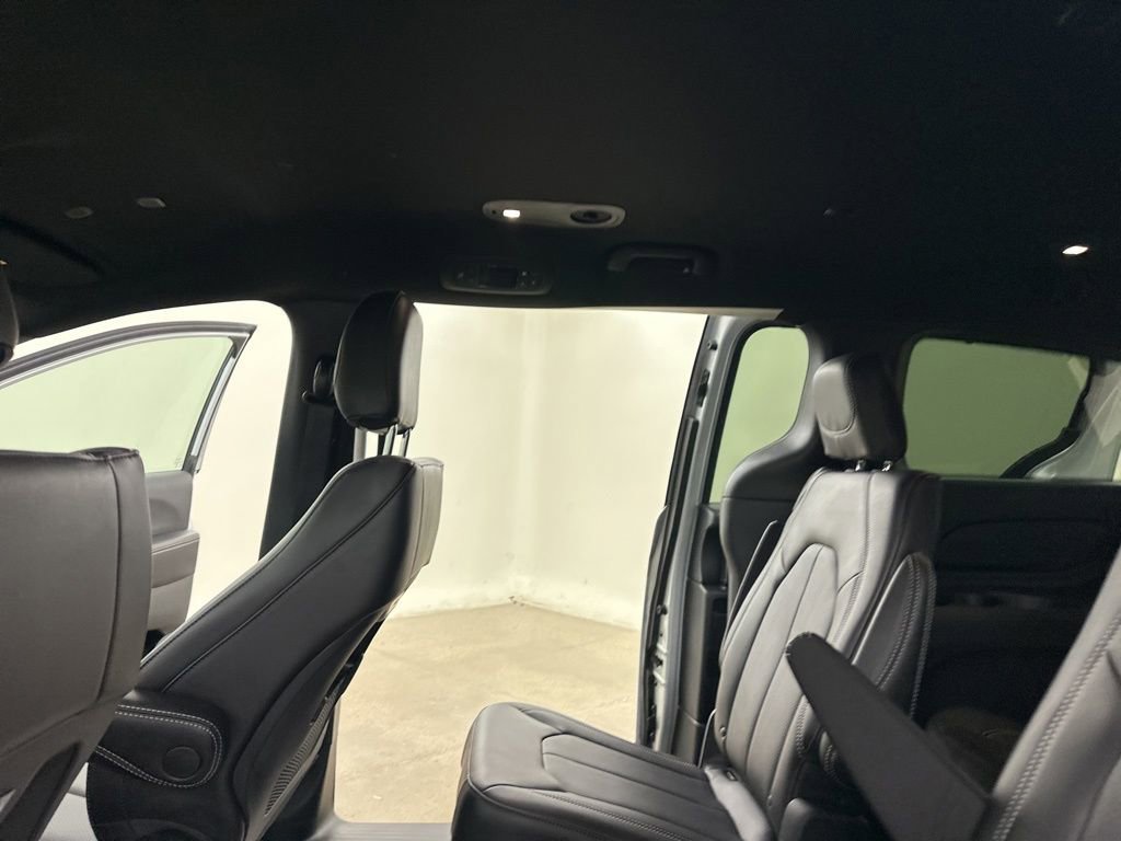 New 2026 Chrysler Pacifica Select image 28