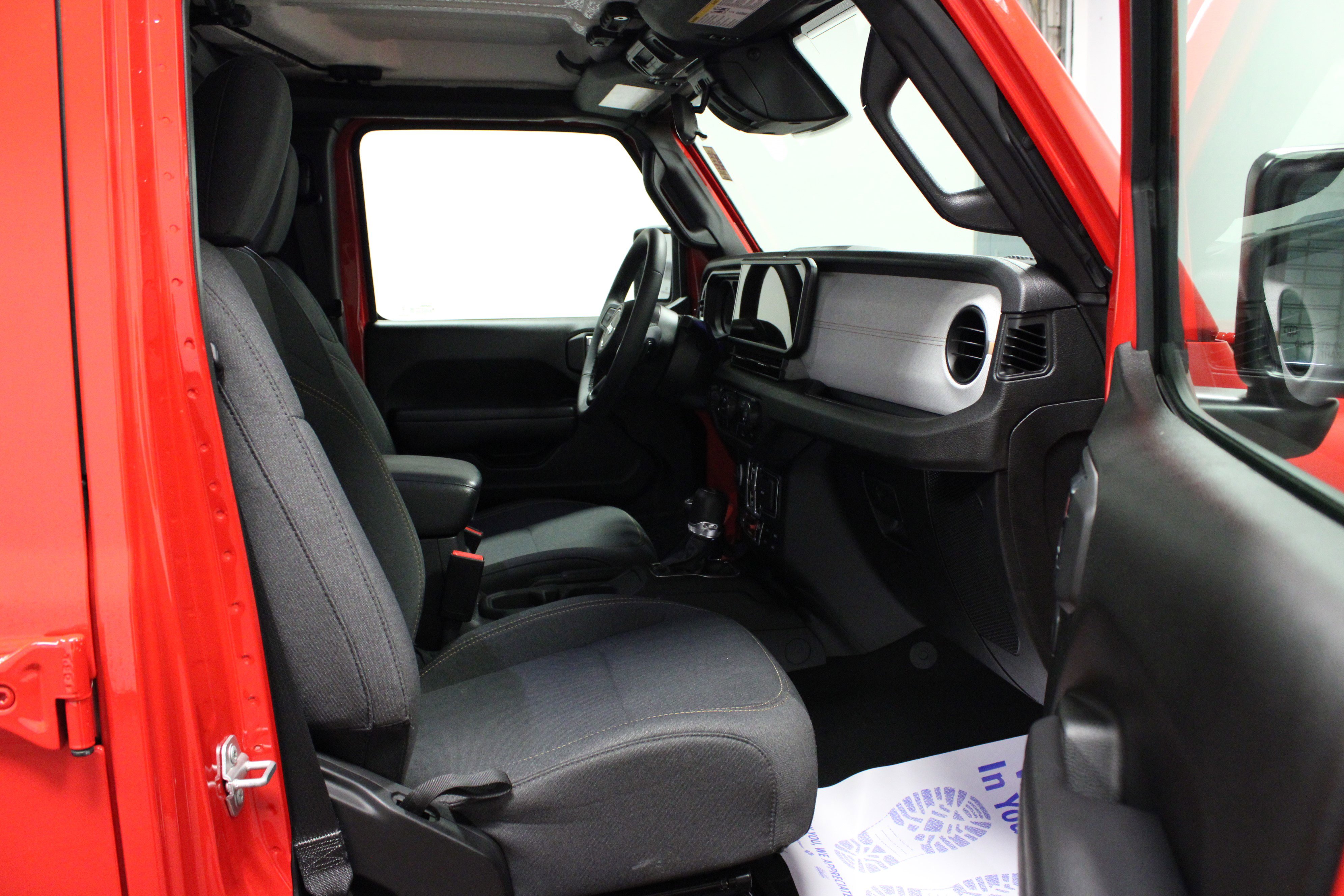 Used 2025 Jeep Wrangler Willys AWD/4WD image 16