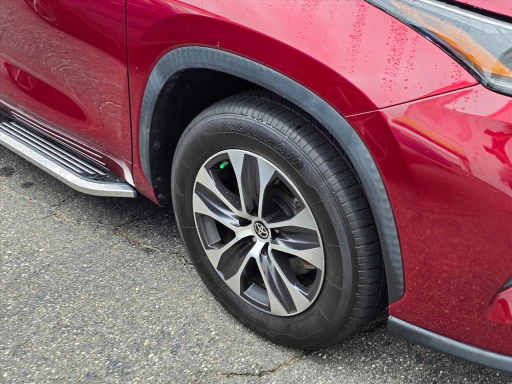 Used 2021 Toyota Highlander XLE FWD image 17