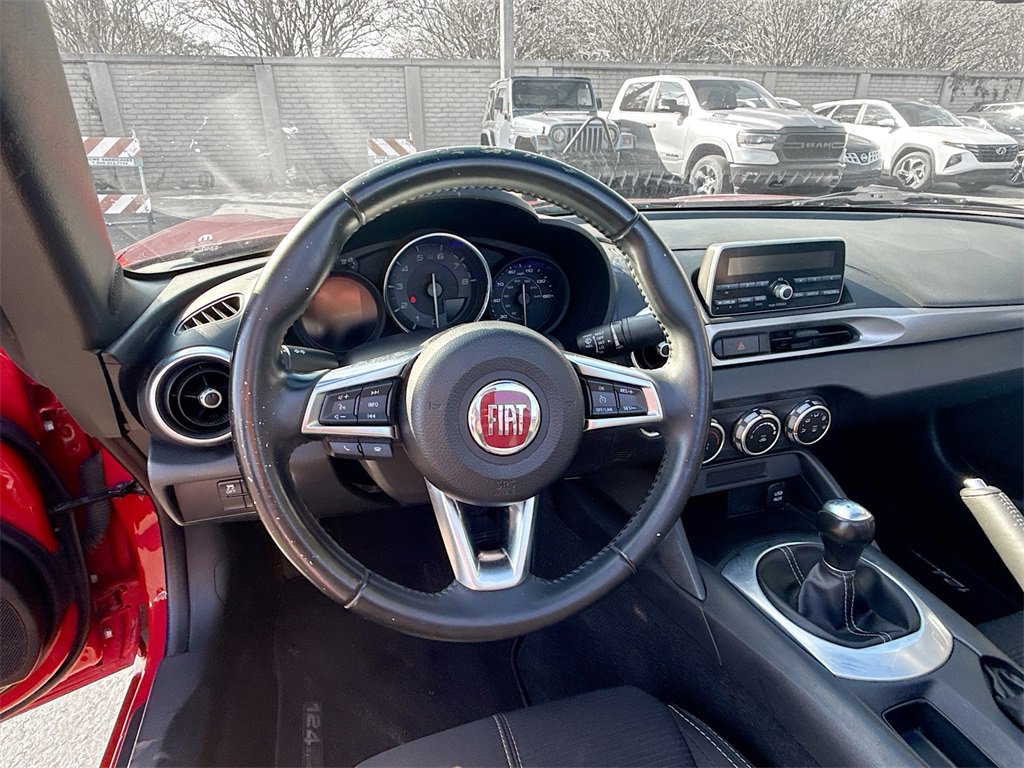 Used 2017 FIAT 124 Spider Classica image 12