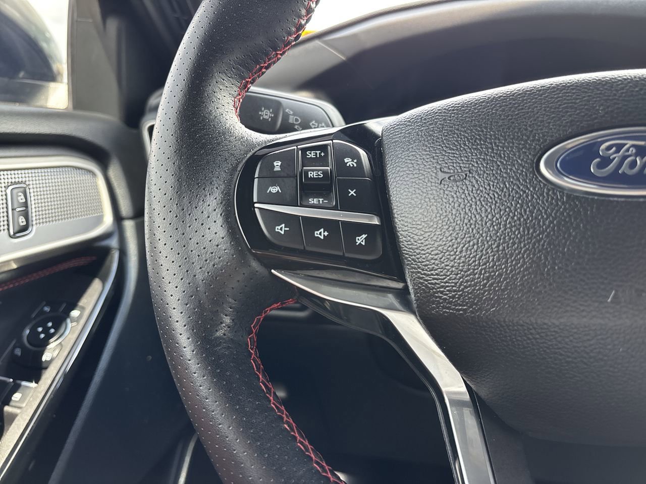 Certified 2023 Ford Explorer ST-Line w/ Class IV Trailer Tow Package image 30