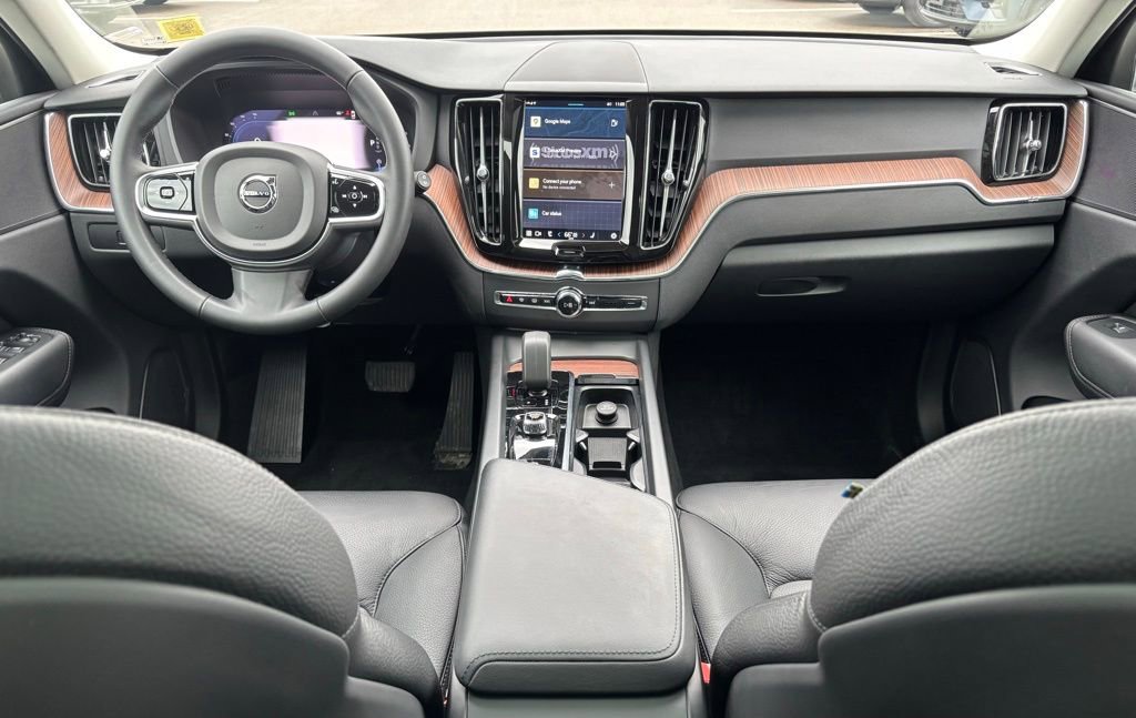 Used 2024 Volvo XC60 B5 Plus w/ Climate Package image 6