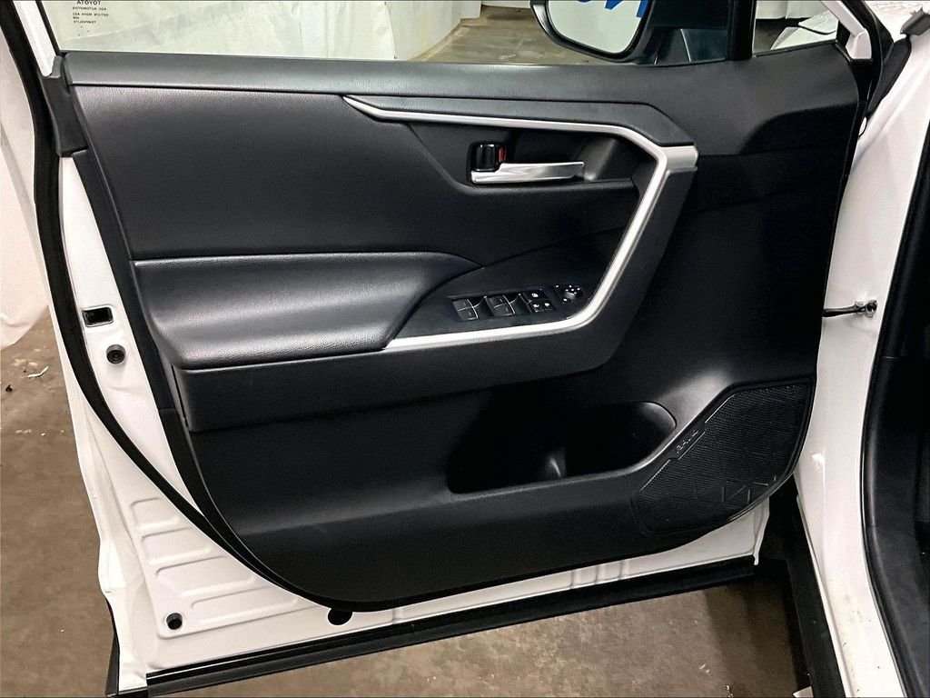 Used 2024 Toyota RAV4 XLE FWD image 9