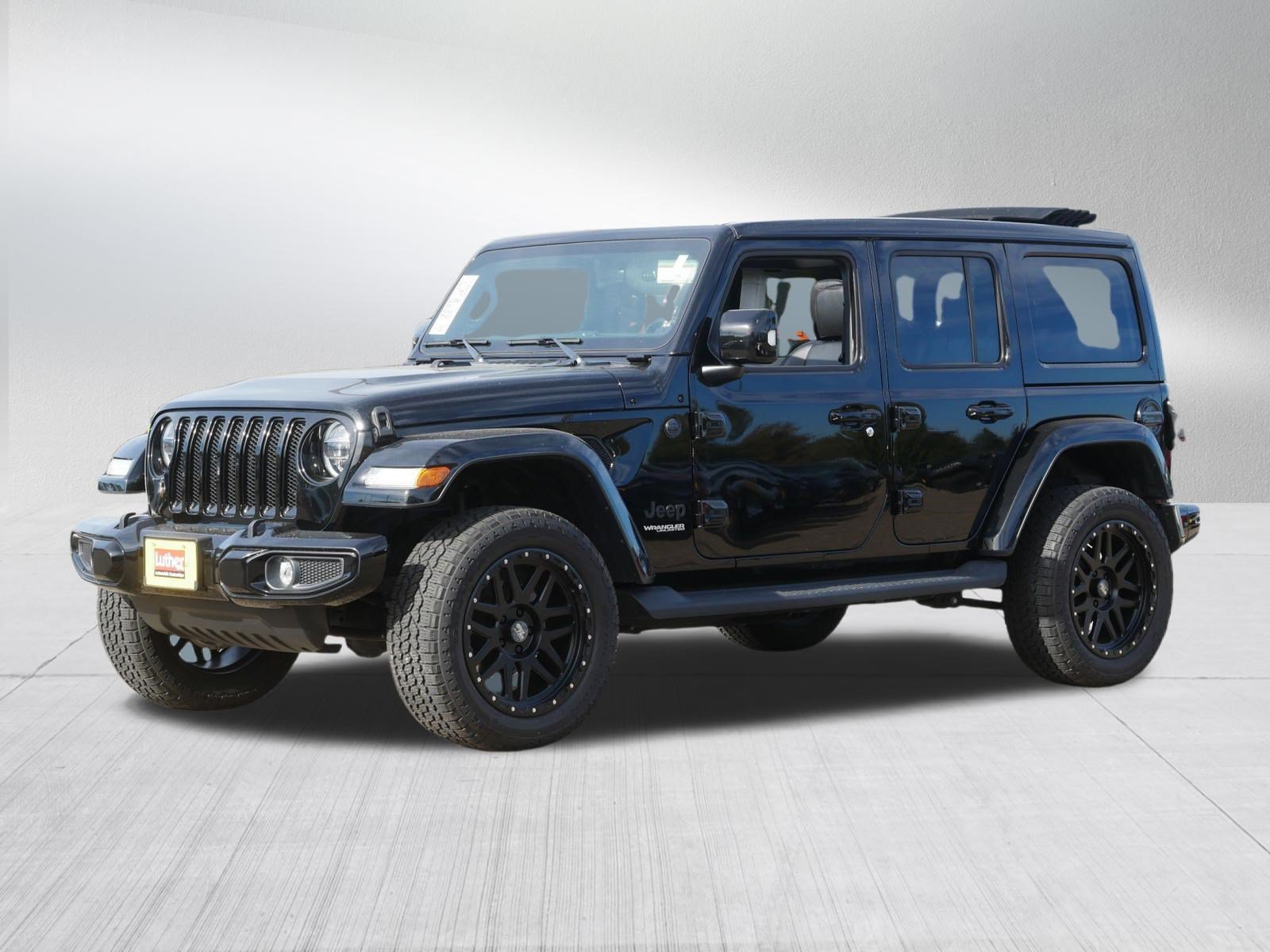 Used 2022 Jeep Wrangler Unlimited Sahara AWD/4WD image 3