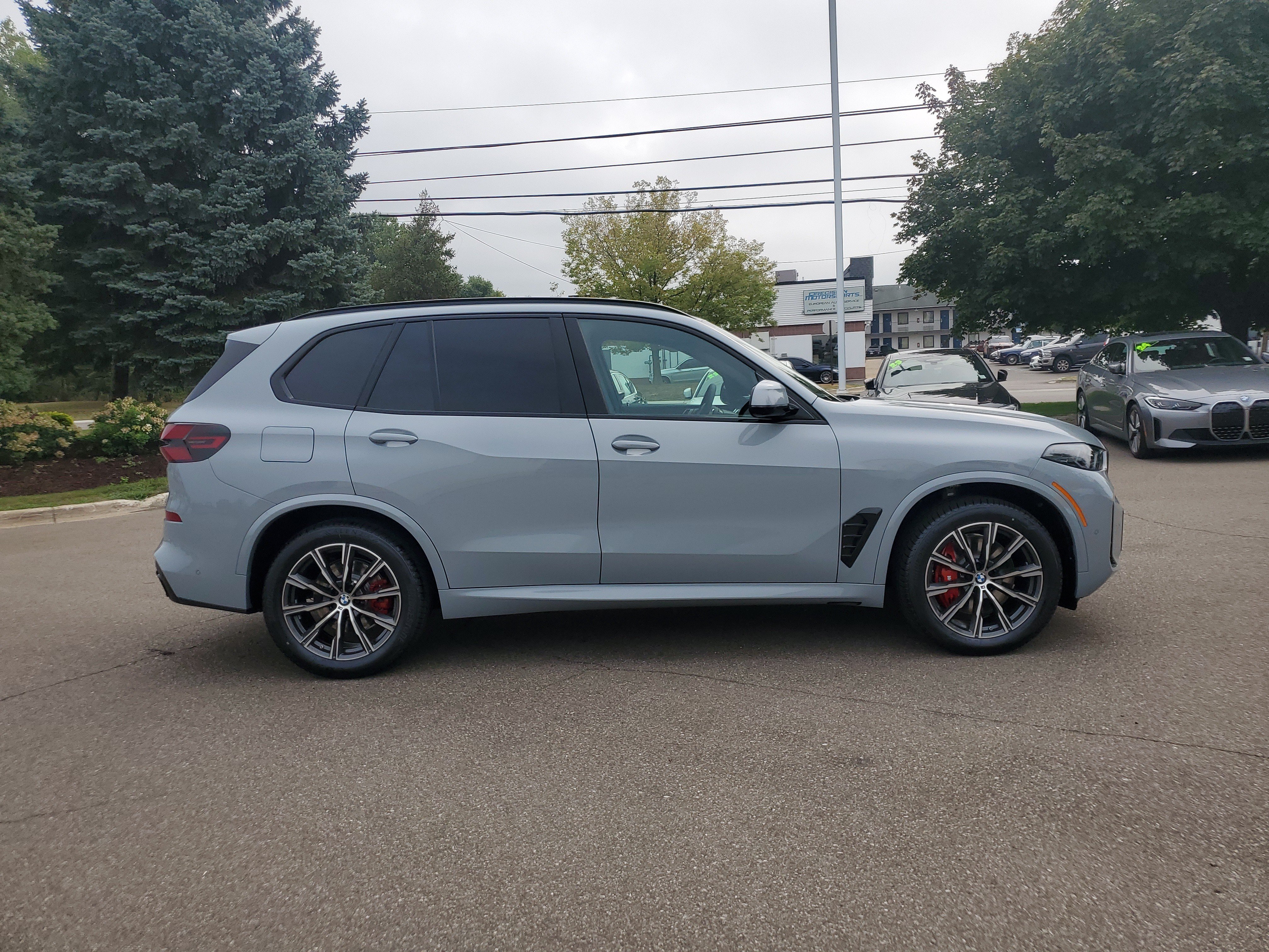 New 2026 BMW X5 xDrive40i w/ M Sport Package AWD/4WD image 6